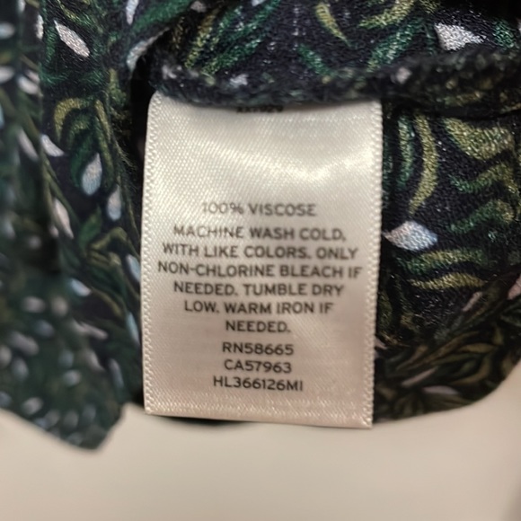 Hinge blouse tie front size Small. 100% viscose - Picture 8 of 8